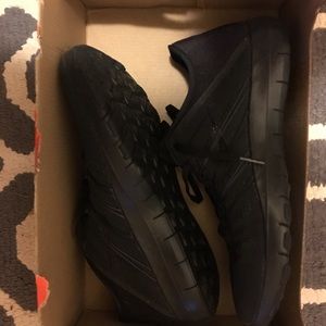 Nike all black sneaker women’s